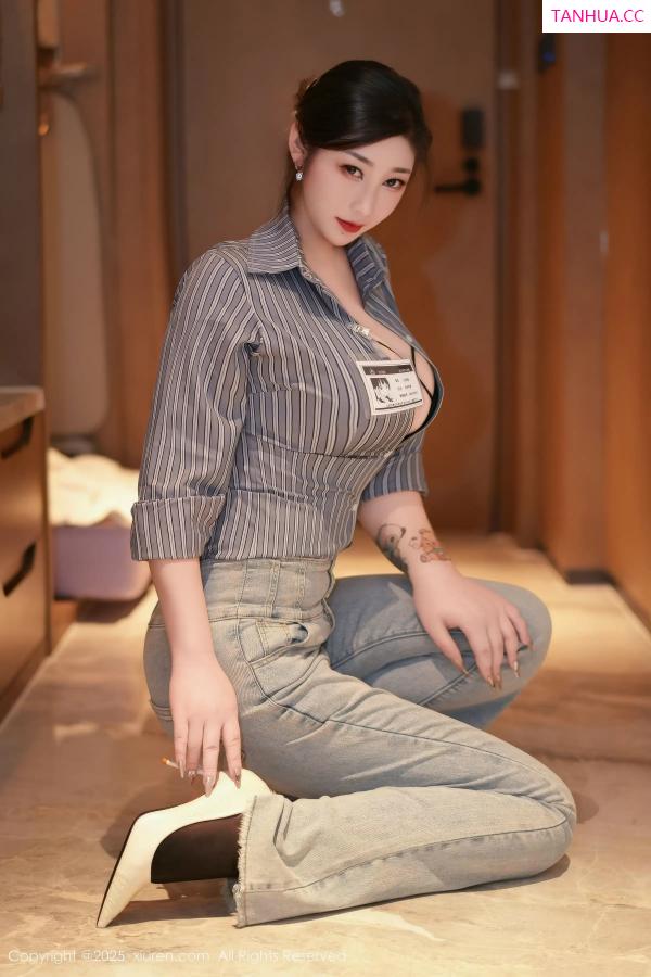 柠檬c_lemon 妲己_Toxic [XiuRen]高清写真图 2025.12.19 No.11128 妲己_Toxic 黑色情趣内衣第8张图片